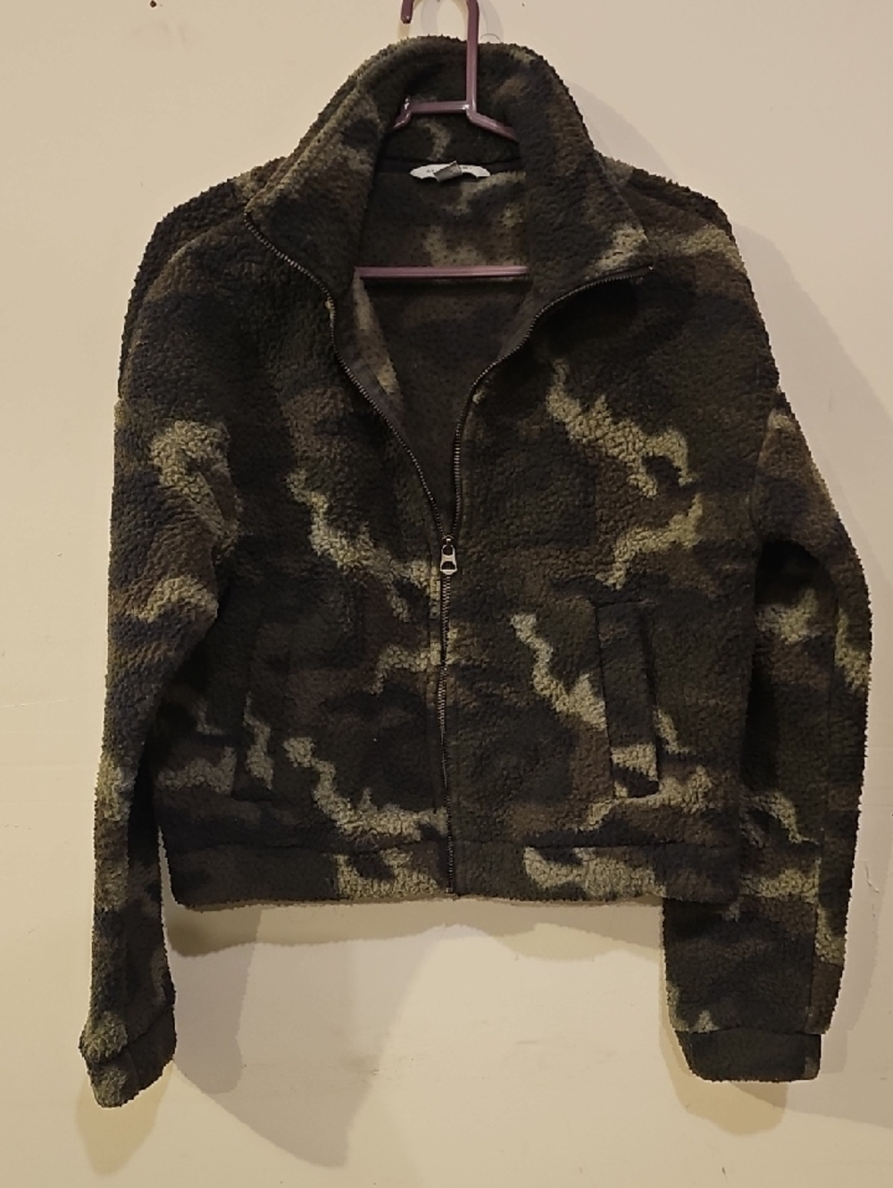 American Eagle Camo Sherpa Zip-Up Jacket. Sz small, great condition